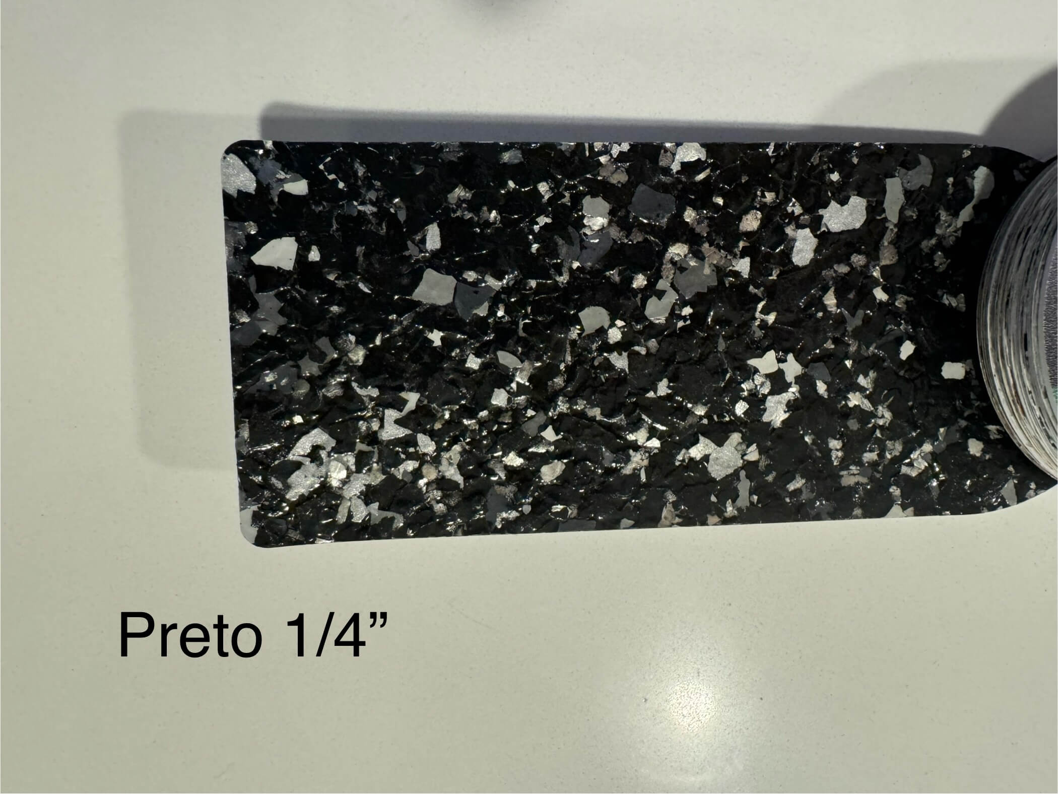 Preto 1/4 inch flake